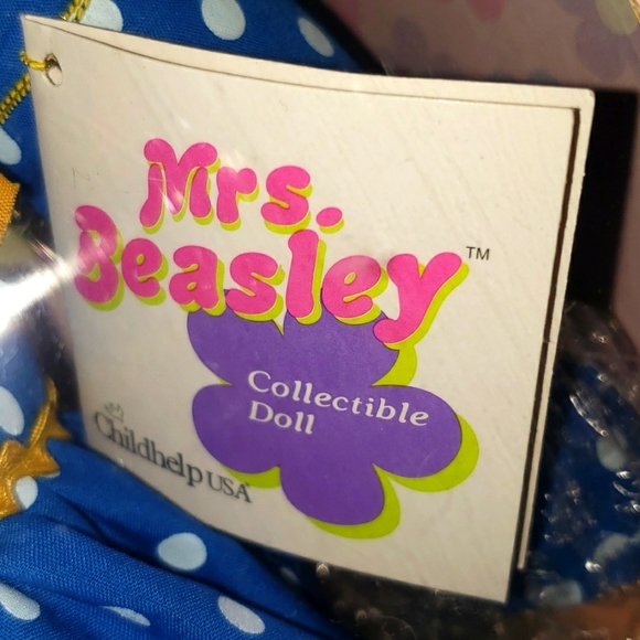 New, Vintage Mrs. Beasley 20" Talking Doll.  “A Family Affair 2000.” - Picture 4 of 7